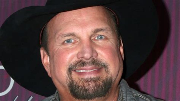 Garth Brooks Almost Left The 1993 Super Bowl An Hour Before His Performance. Here's Why