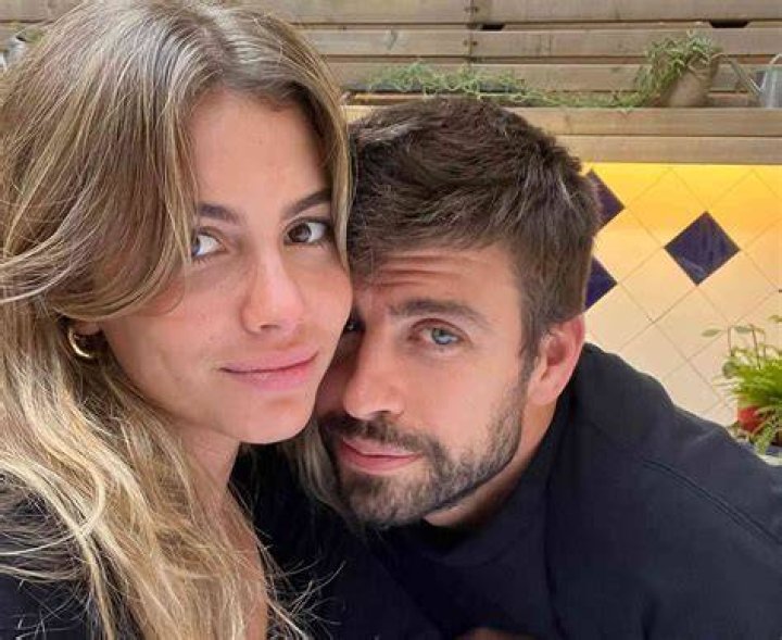 Gerard Piqu&eacute; and girlfriend Clara Chia Marti 'awkward' as they attend