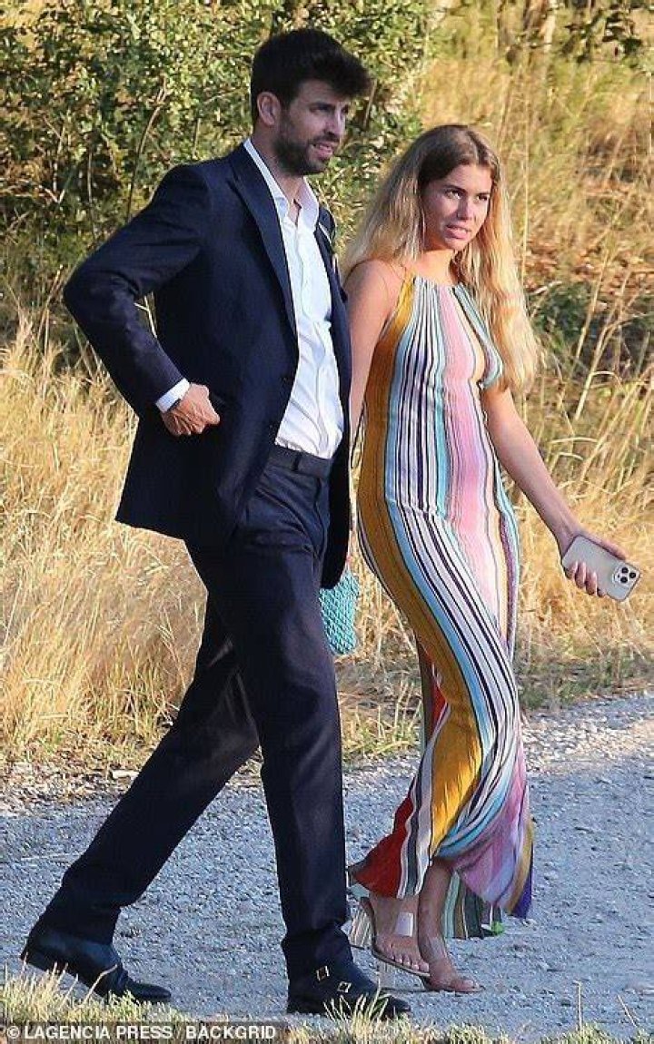 Gerard Piqu&eacute; and new girlfriend Clara Chia Marti &lsquo;awkward&rsquo; as they step
