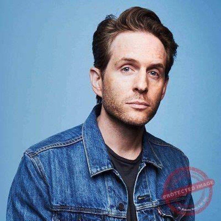 Glenn Howerton Bio, Wiki, Net Worth, Married, Wife, Kids, Age, Height