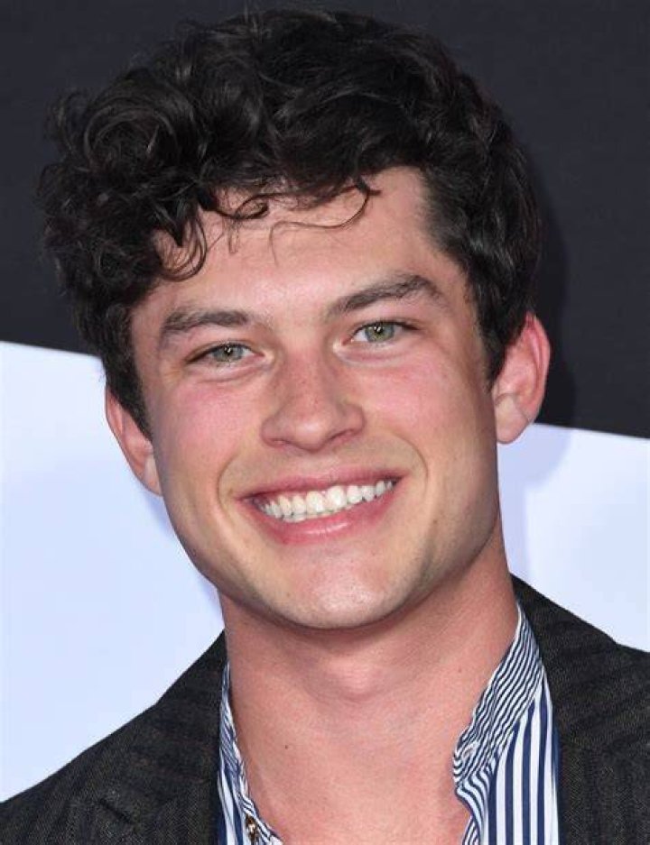 Graham Phillips Bio (Wiki) ·
