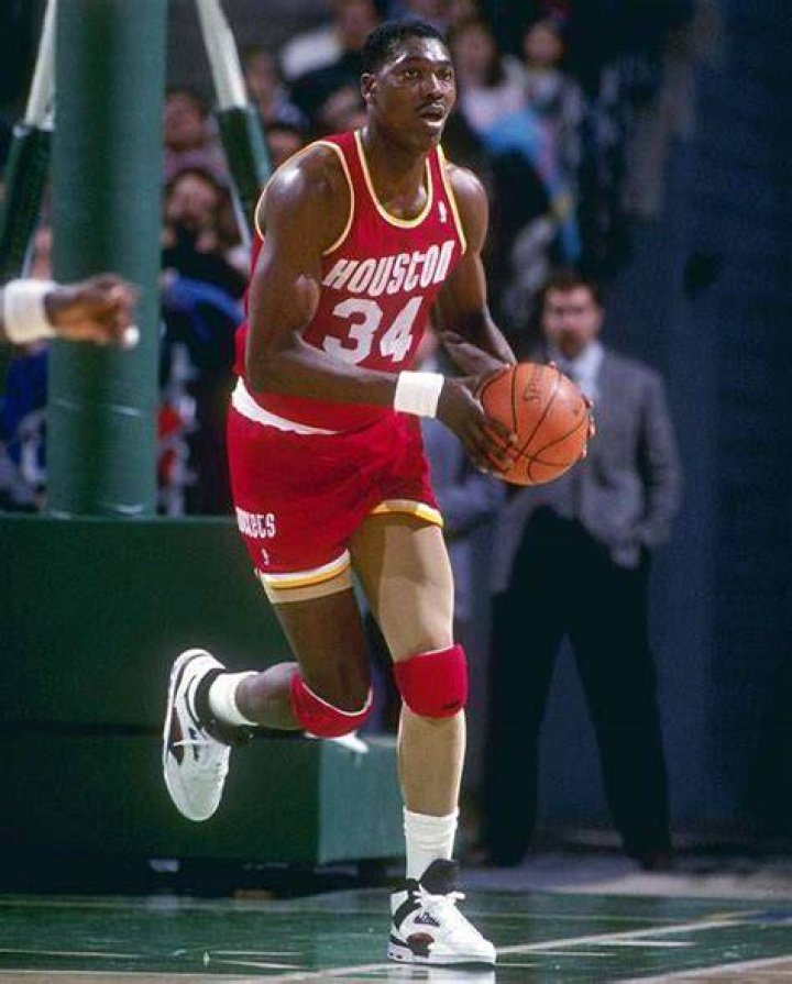 Hakeem Olajuwon – Bio, Wife, Daughter, Family, Height, Weight, Net worth