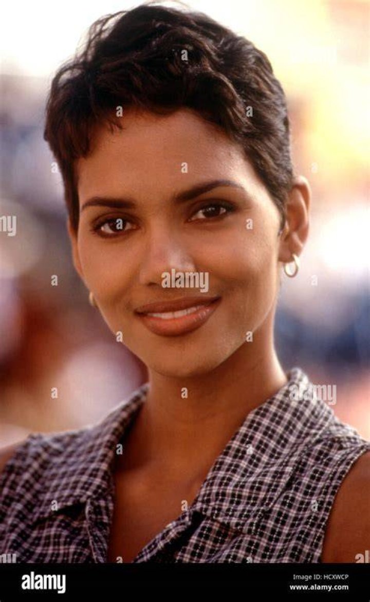 Halle Berry in Race the Sun (1996) Halle berry, Glasses makeup
