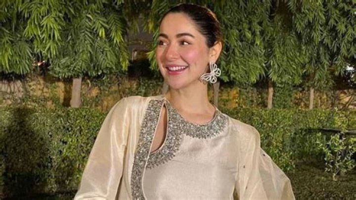Hania Aamir's Stature: Unveiling Her Height In Feet