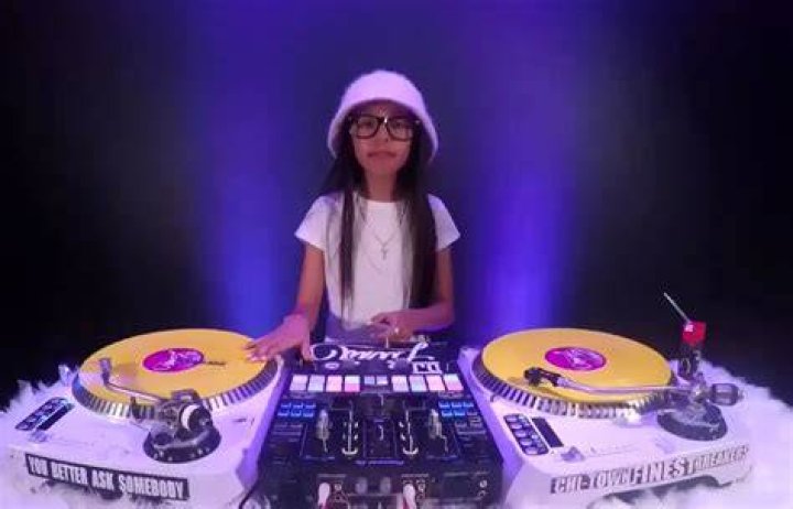 Home DJ Livia