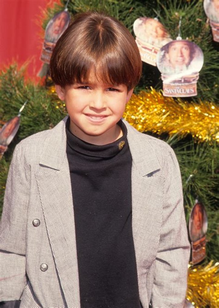 How old is the kid who played Charlie in The Santa Clause? ·