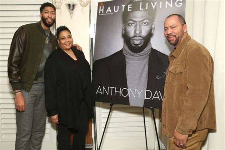 How Tall Is Anthony Davis&rsquo; Twin Sister Davis?