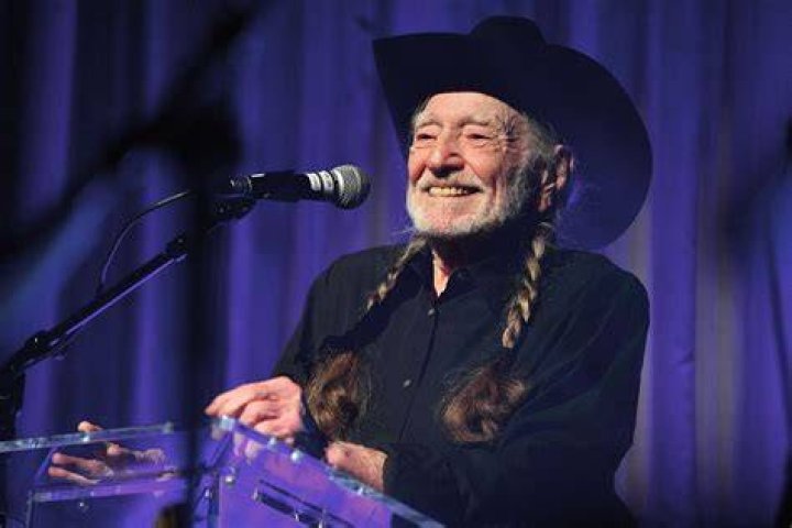 How Tall Is Willie Nelson?  Interesting Facts About His Height