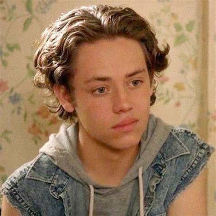 How To Style The Rebellious Carl Gallagher Hairstyle