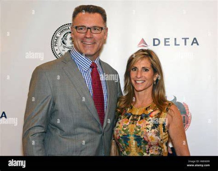 Howie Longs Wife