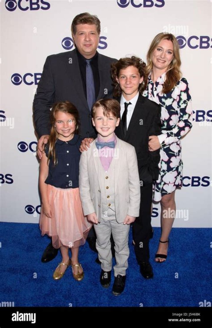 Iain Armitage, Zoe Perry & 'Young Sheldon' Cast Celebrate 100th Episode