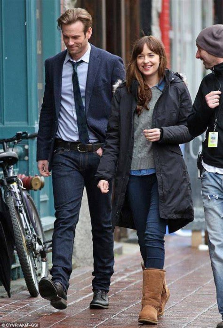 Is Dakota Johnson Related To Eric Johnson?