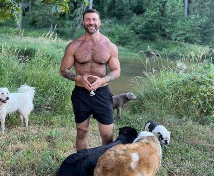 Is Lee Asher Currently In A Romantic Relationship? Uncover The Truth