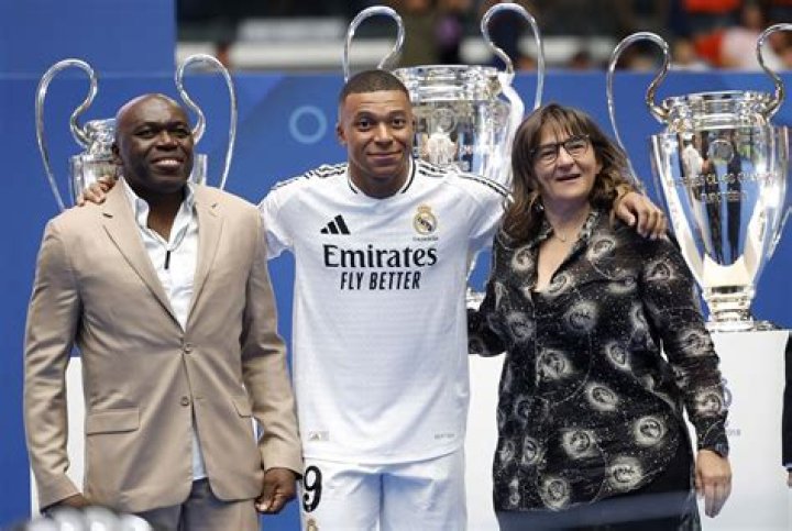 Is Mbappe Cr7 Son Why Do They Have The Same Last Name? Parents And Siblings ·