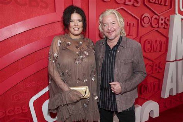 Is Philip From "A Little Big Town" Married? Unraveling The Relationship Status