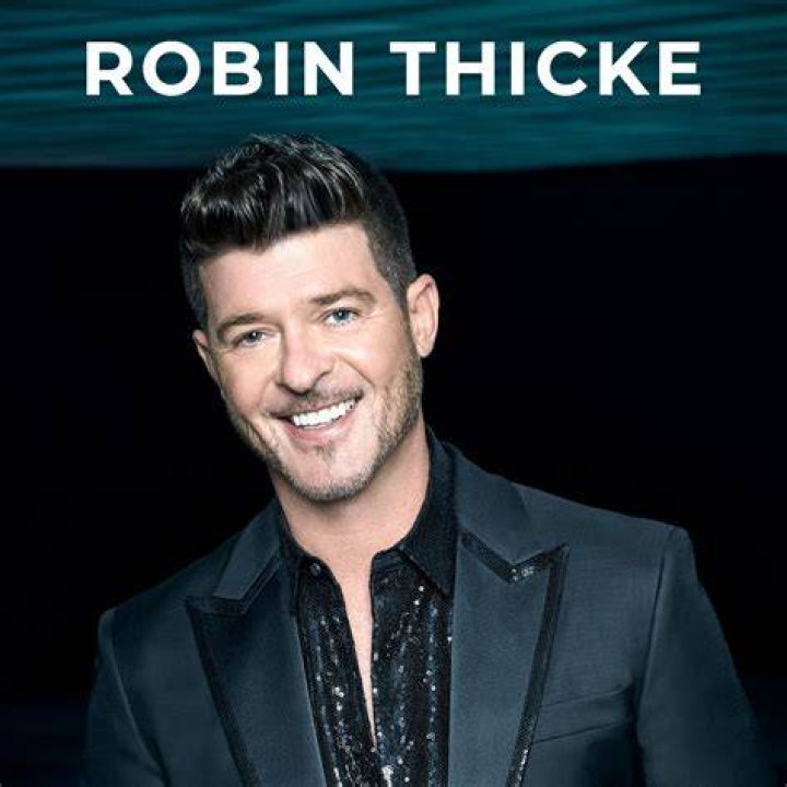 Is Robin Thicke Gay? Sexualizing Music Videos Make Fans Wonder About His Sexuality!