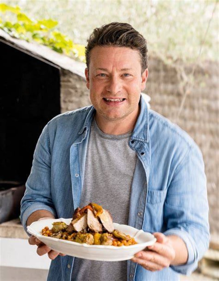 Jamie Oliver shares astonishing photo of himself as child on mum's