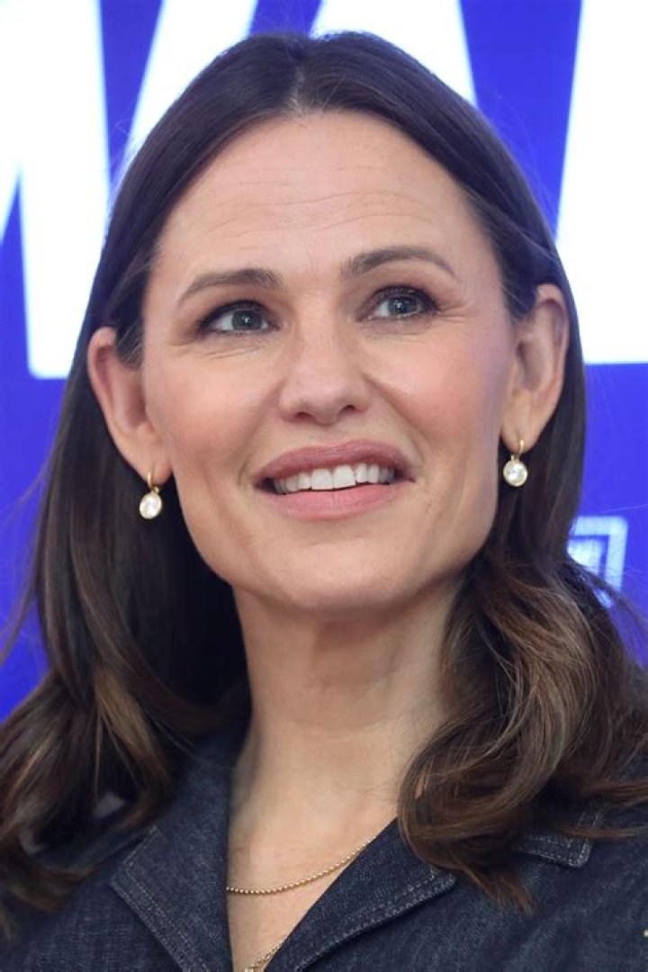 Jennifer Garner: Behind The Scenes Of Hollywood's Sweetheart