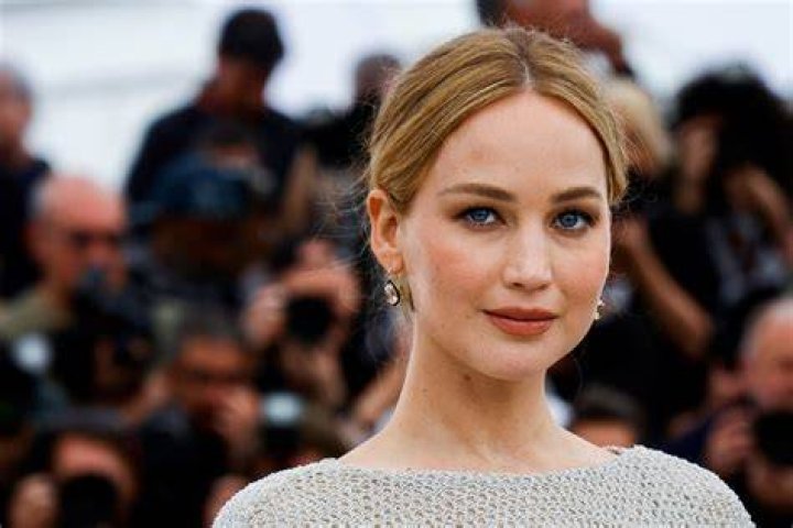Jennifer Lawrence's Guide To Embracing Your Stature