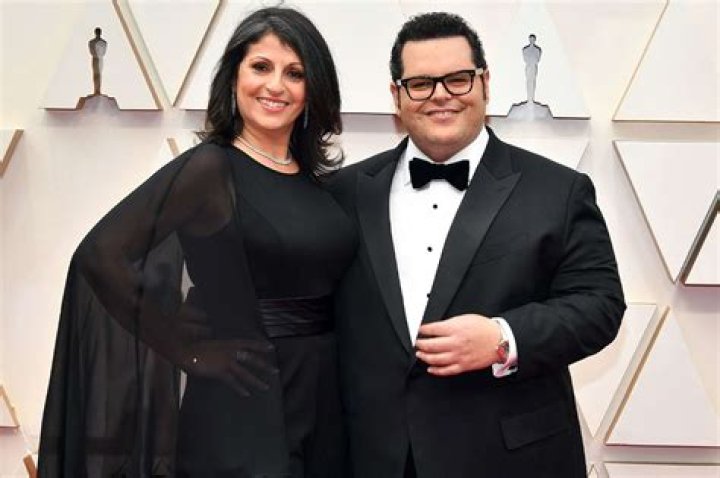Josh Gad's Marital Status Revealed