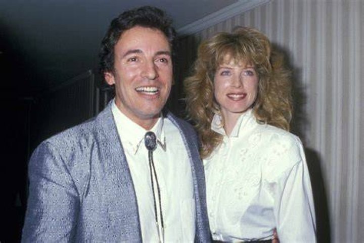 Julianne Phillips All About The Wife Of Bruce