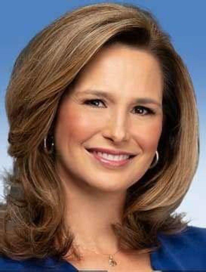Julie Wright Bio, Wiki, Age, Height, Parents, Husband, Kids, WJLA-TV, Salary, and Net Worth.