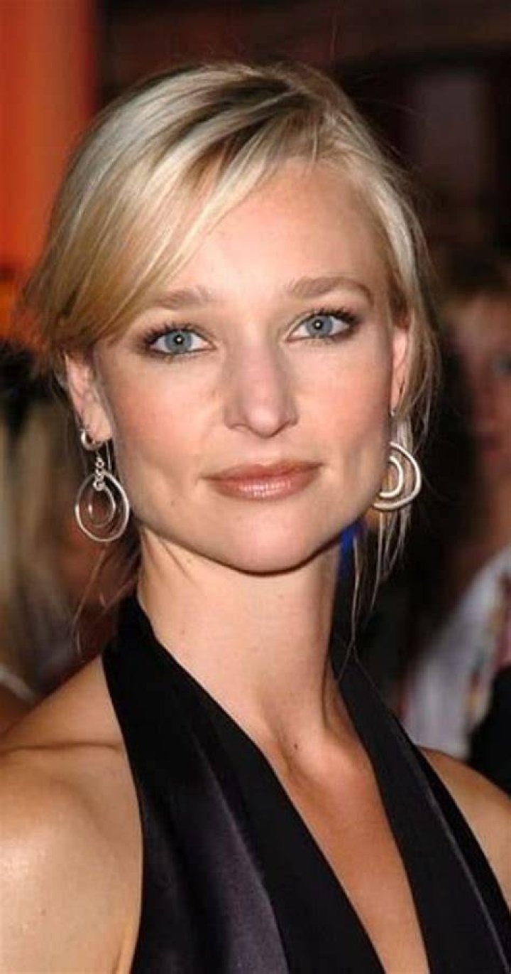 Kari Matchett Biography, Height & Life Story Super Stars Bio