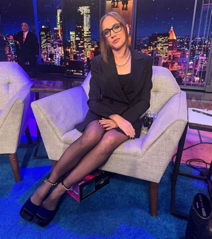 kat timpf legs Google Search Legs, Female news anchors, Kat
