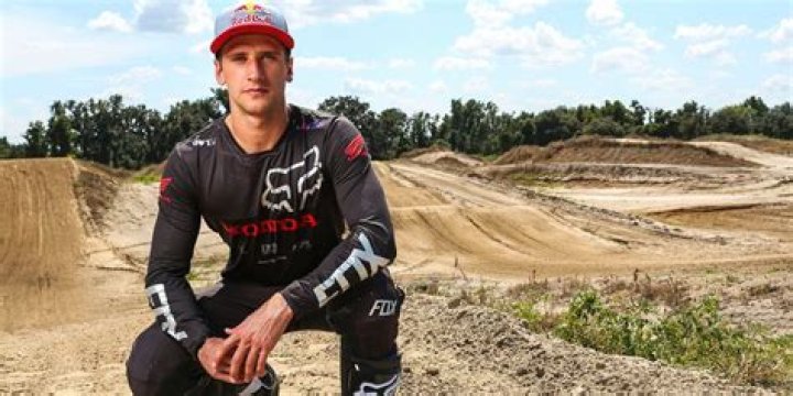 Ken Roczen Bio, Wiki, Age, Height, Arm, Surgery, Wife, Salary, Net Worth ·