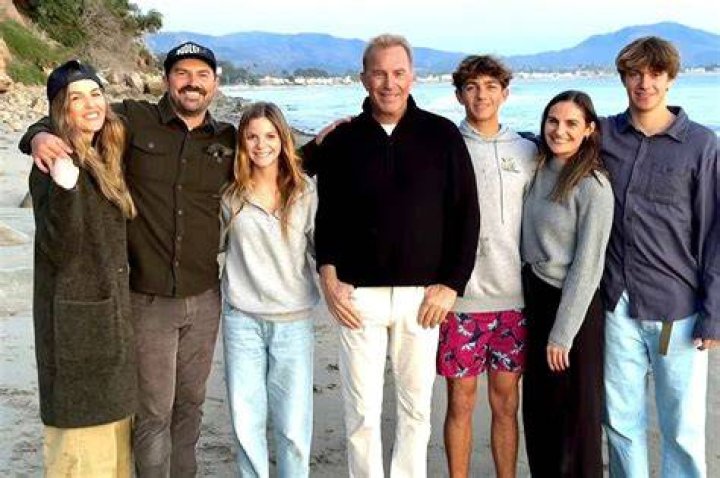 Kevin Costner&rsquo;s Blended Family Meet His 7 Children, Their Mothers