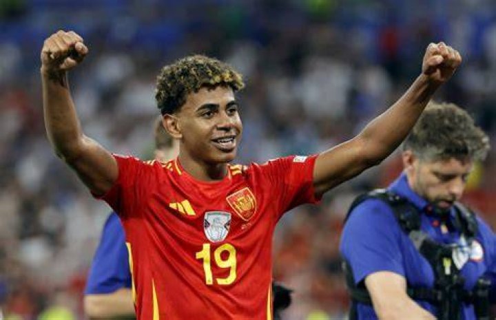 Lamine Yamal se convirti&oacute; en el debutante m&aacute;s joven de la historia del