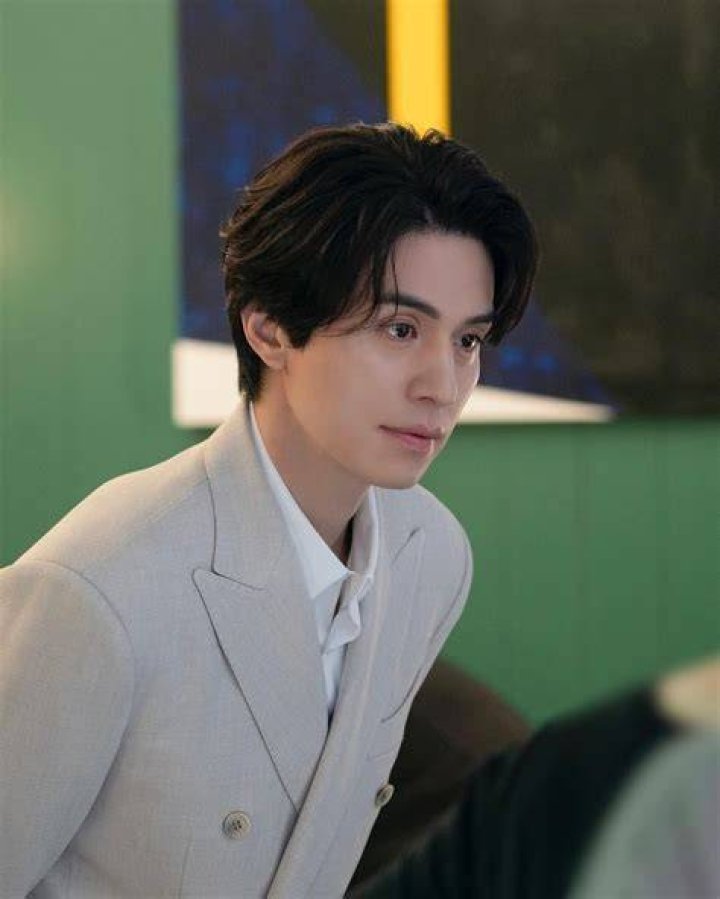 Lee Dong Wook's Relationship Status Revealed