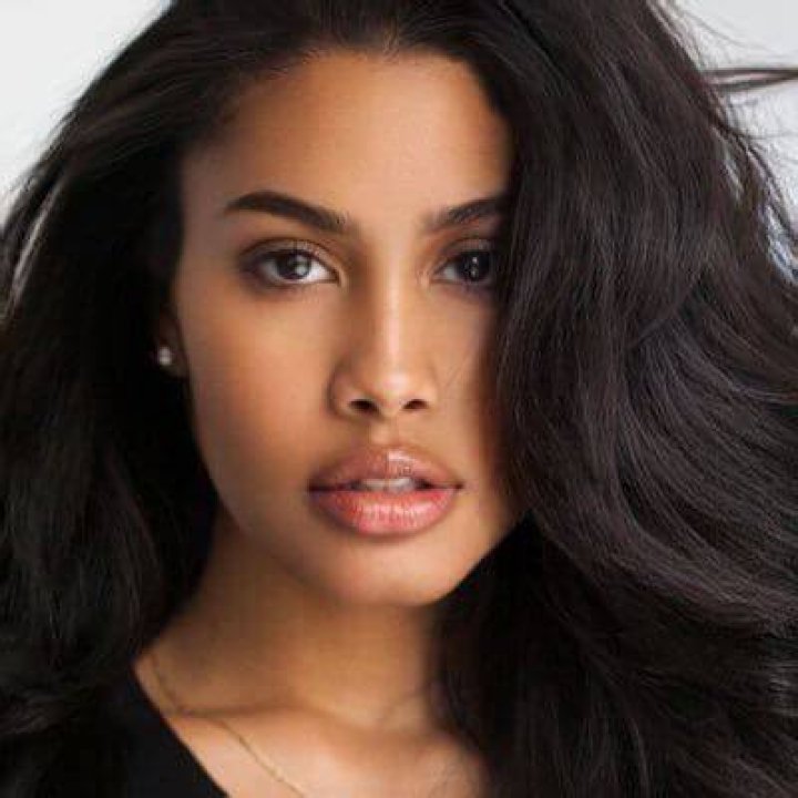 Leyna Bloom Biography Real Name, Age, Measurements, Net Worth & Photos