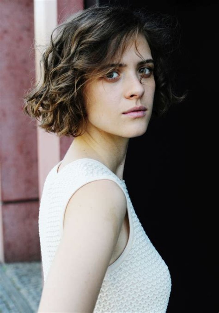 Liv Lisa Fries Шарлотта Риттер в немецком сериале "Babylon Berlin