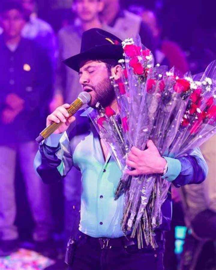 Luis R. Conriquez es señalado como cantante exclusivo del CJNG y Grupo