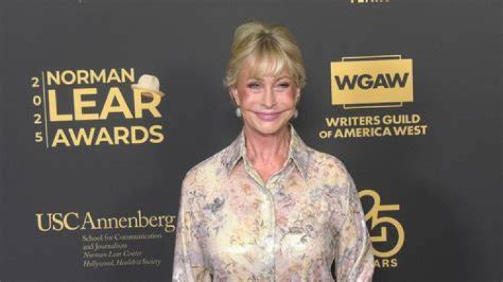 Lyn Lear: A Renowned Authority In The Digital Landscape