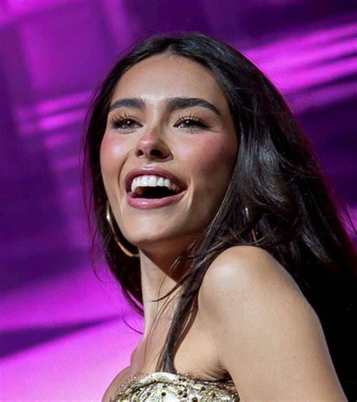 Madison Beer's Towering Height: Unraveling The Model's Stature