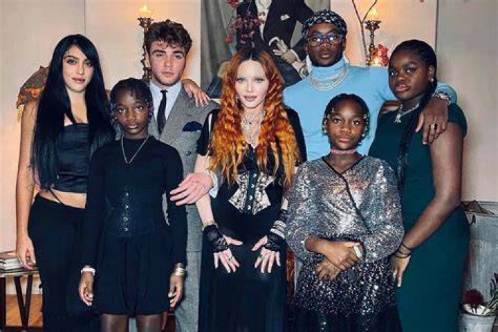 Madonna shares photo with all 6 of her kids