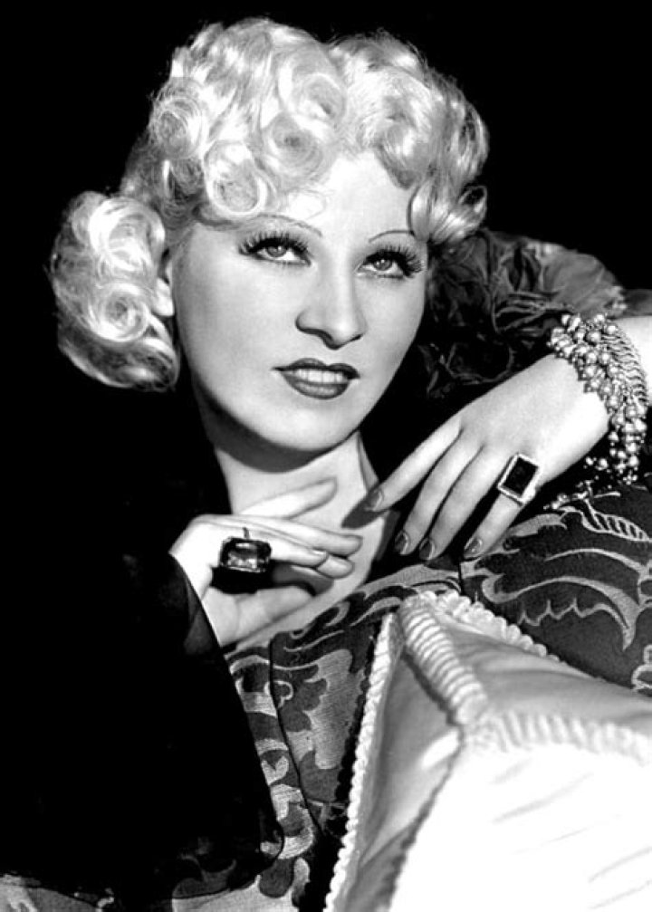Mae West Height, Weight, Age, Boyfriend, Facts, Biography |