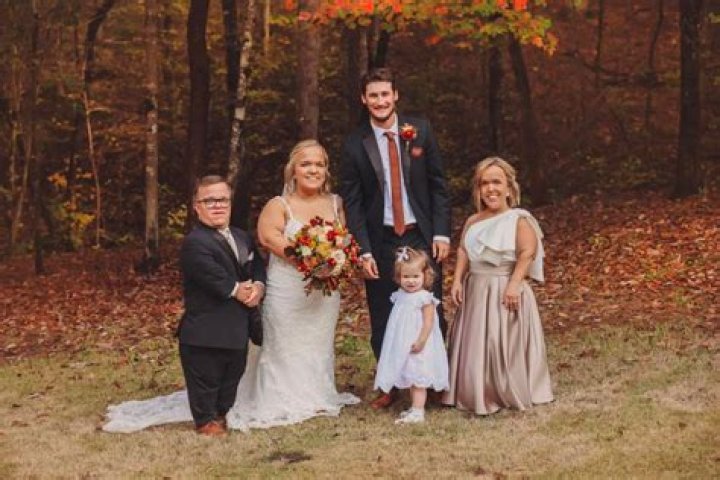 Meet Elizabeth And Brice's Extraordinary Dwarf Daughter