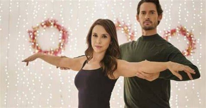Meet Lacey Chabert and Will Kemp, the cast of Hallmark's festive flick ·