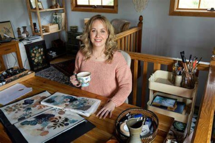Meet The Renowned Artist: Laura Francis Smith