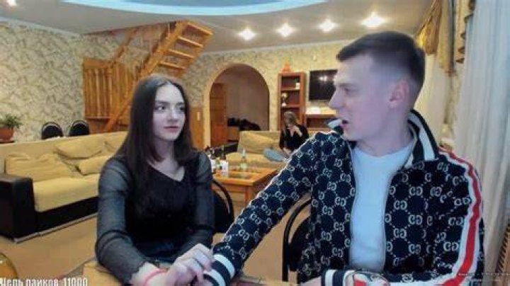 MELLSTROY и Оля вместе?/Любит ли MELLSTROY Олю/Поцелуй MELSTROY`а с