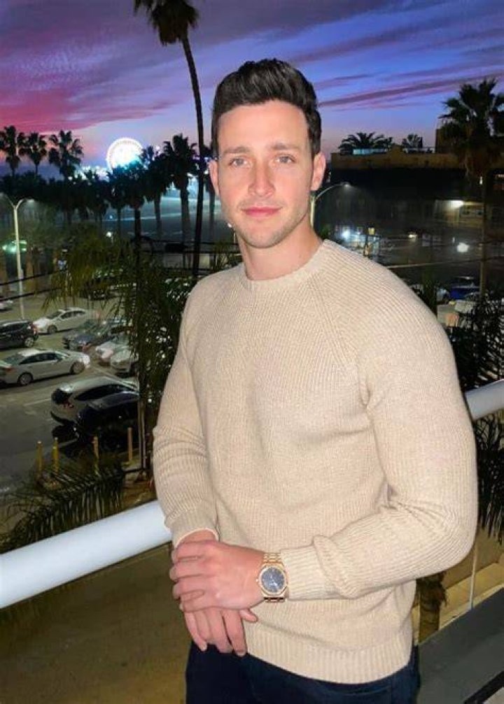 Mikhail Varshavski Height, Weight, Age, Girlfriend, Family, Biography