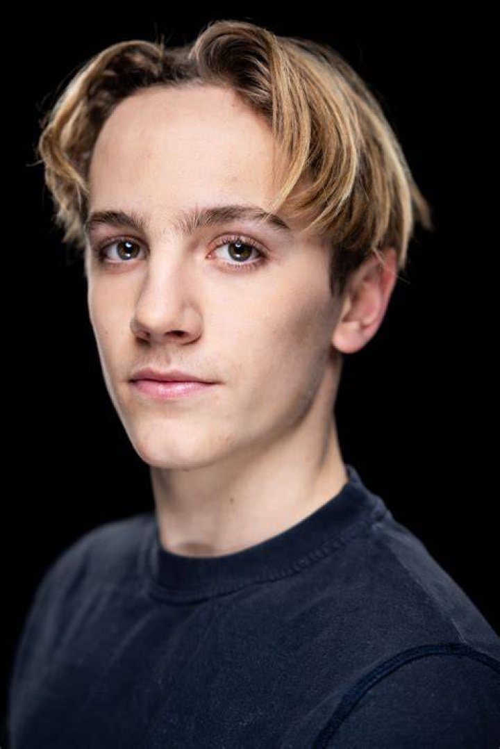 Mo Bakker (Movie Actor) Age, Birthday, Bio, Facts, Family, Net Worth