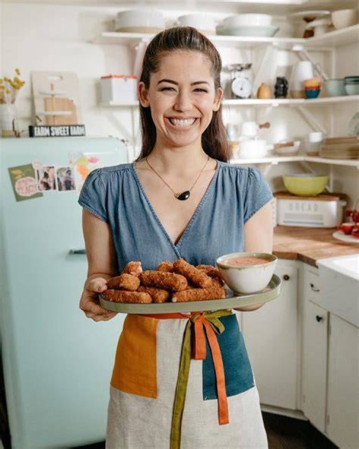 Molly Yeh Bio (Wiki) ·