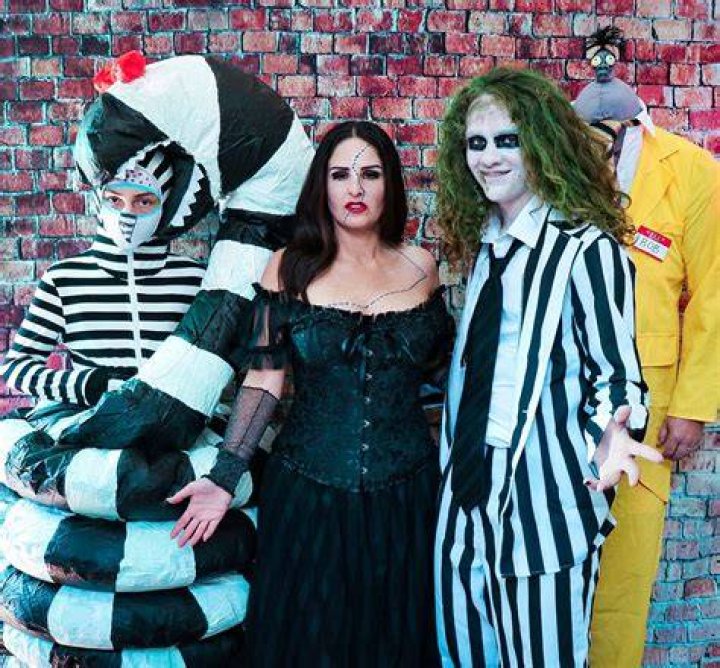 Most Iconic Beetlejuice Cast Costumes, Ranked