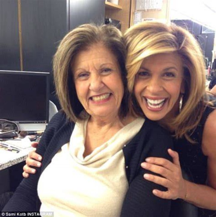 Mother Sami Kotb will pick up the wedding dress for the wedding of Hoda Kotb!