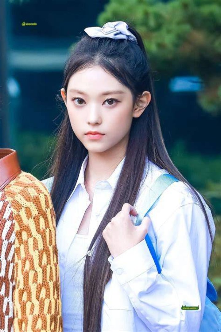 Newjeans Haerin Gains Attention For Her Feline Like Visuals Allkpop