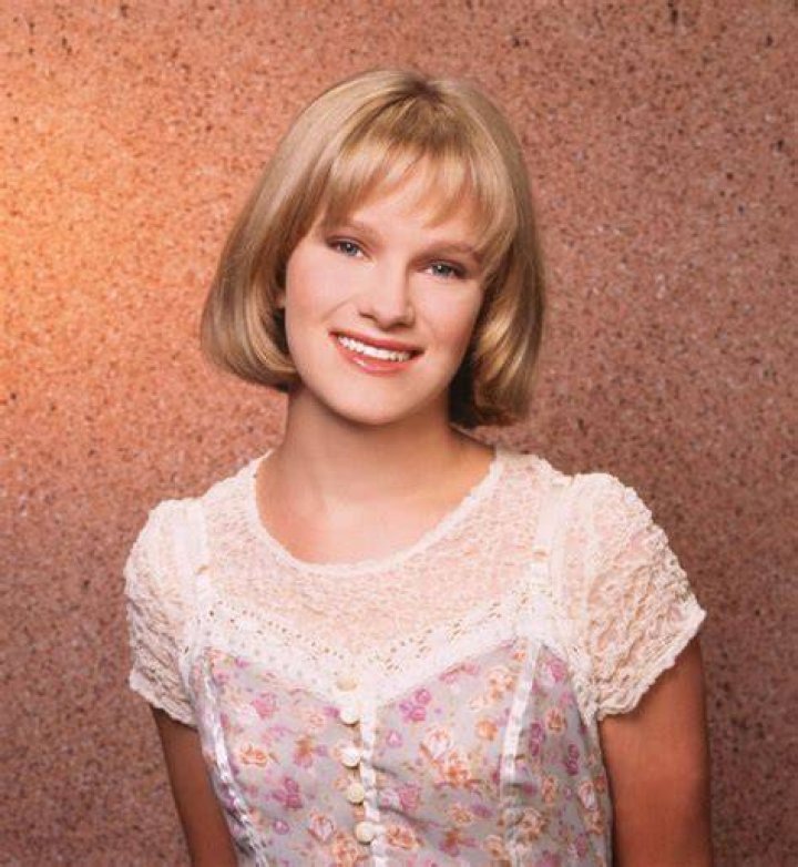 Nicholle Tom Biography, Age, Height, Husband, Net Worth, Family